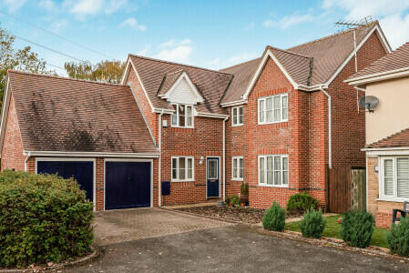 Bernard Grove, Waltham Abbey EN9 5 bed detached house for sale