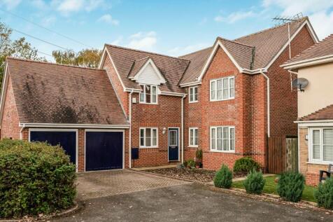 Bernard Grove, Waltham Abbey EN9 5 bed detached house for sale