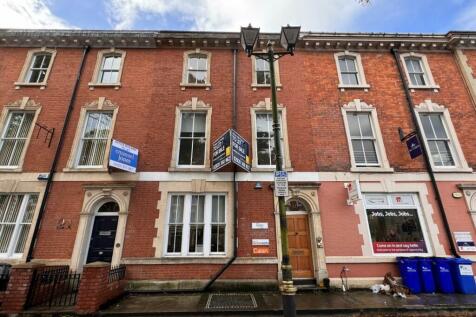 Terraced house for sale