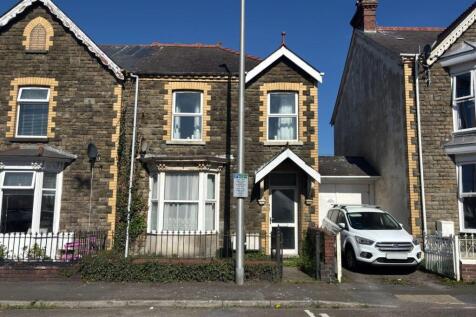 Coleshill Terrace, Llanelli SA15 4 bed terraced house for sale