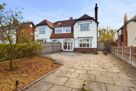 5 bedroom semi-detached house for sale