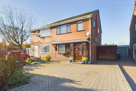 3 bedroom semi-detached house for sale