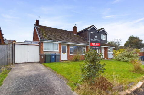 3 bedroom semi-detached bungalow for sale