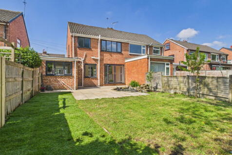 3 bedroom semi-detached house for sale