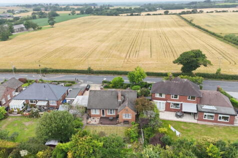 Turnpike Road, Aughton, L39 3LD 2 bed detached bungalow for sale