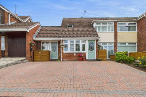 Narrow Croft Road, Aughton, Ormskirk... 3 bed semi