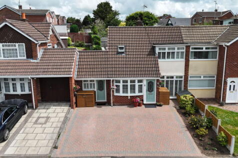 Narrow Croft Road, Aughton, Ormskirk... 3 bed semi