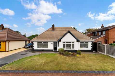 Hallmoor Close, Aughton, Ormskirk... 3 bed detached bungalow for sale