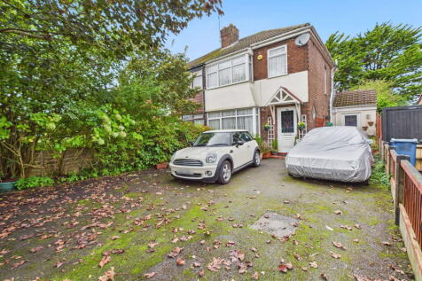 Liverpool Road, Aughton, Ormskirk... 3 bed semi