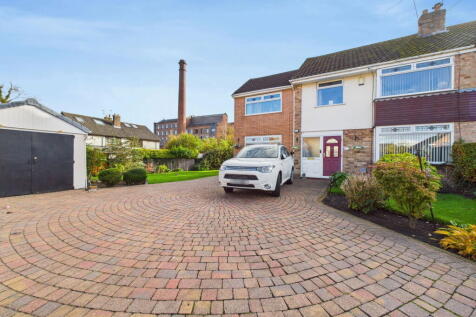 Newlands Avenue, Burscough, Ormskirk... 4 bed semi