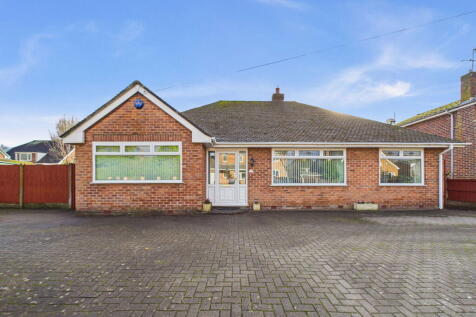Bleasdale Close, Aughton L39 6RU 4 bed detached bungalow for sale