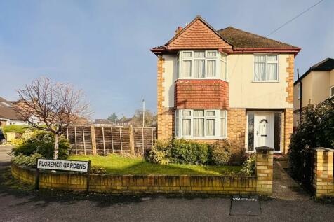 Florence Gardens, Surrey TW18 3 bed detached house for sale