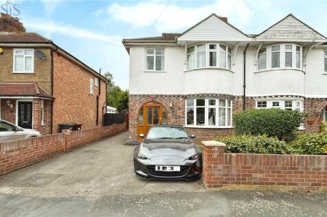 Hythe Field Avenue, Surrey TW20 4 bed semi