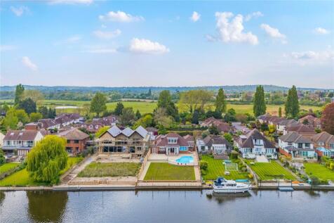 Mayfield Gardens, Surrey TW18 4 bed house for sale
