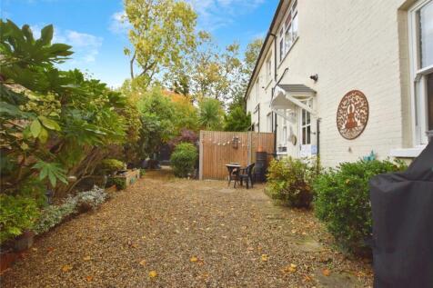 2 bedroom maisonette for sale