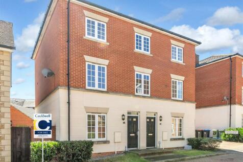 Lockwood Chase, Oxley Park 2 bed maisonette for sale
