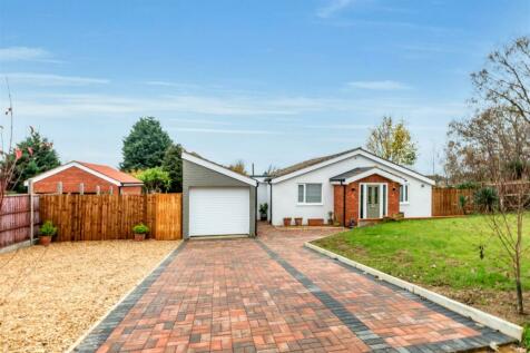 4 bedroom detached bungalow for sale