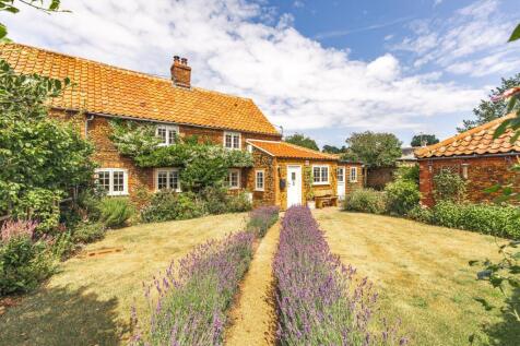 44 Chapel Road, Dersingham, PE31 3 bed cottage for sale