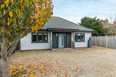 2 bedroom detached bungalow for sale