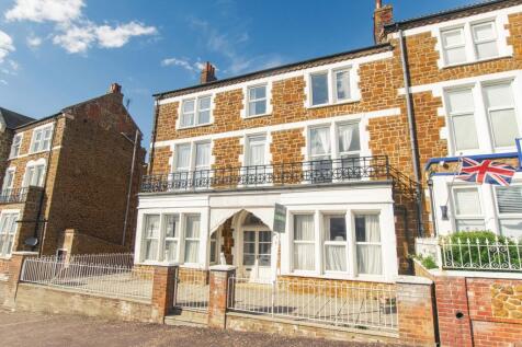 7 bedroom semi-detached house for sale