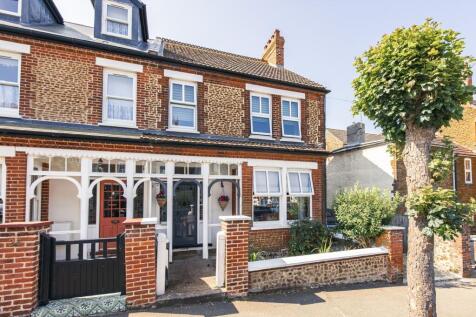 5 bedroom semi-detached house for sale