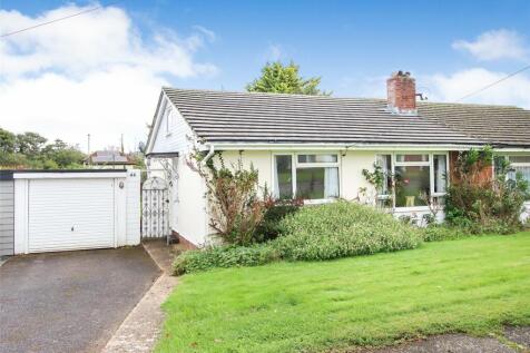 Clinton Road, Lymington, Hampshire, SO41 2 bed bungalow for sale