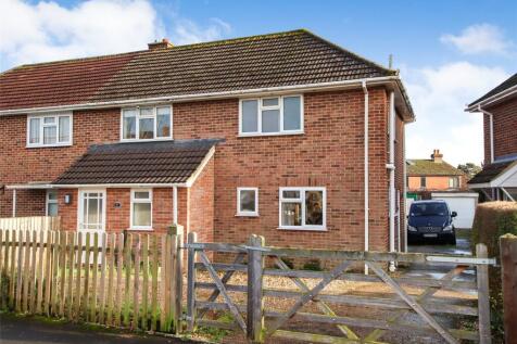 Gordon Road, Pennington, Lymington... 3 bed semi