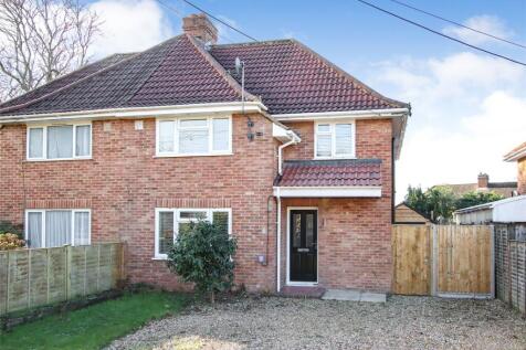 Filton Road, Lymington, Hampshire, SO41 3 bed semi