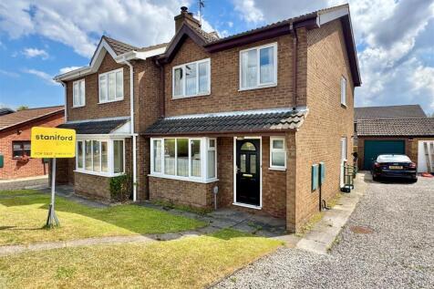 3 bedroom semi-detached house for sale