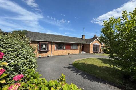 4 bedroom detached bungalow for sale