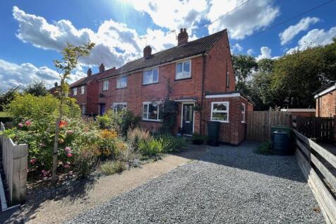 Plantation Drive, North Ferriby HU14 3 bed semi