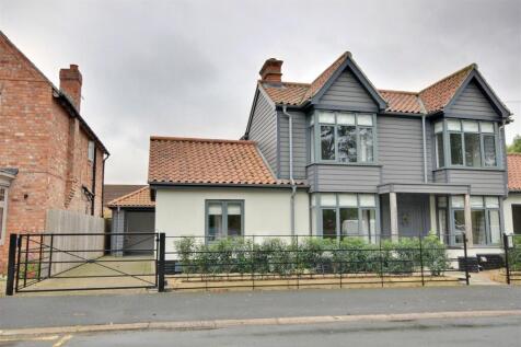 3 bedroom mews property for sale