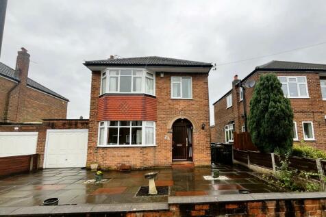 3 bedroom link detached house for sale