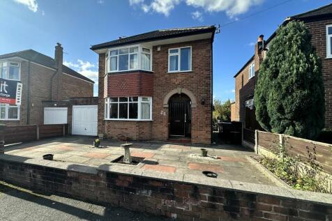 3 bedroom link detached house for sale