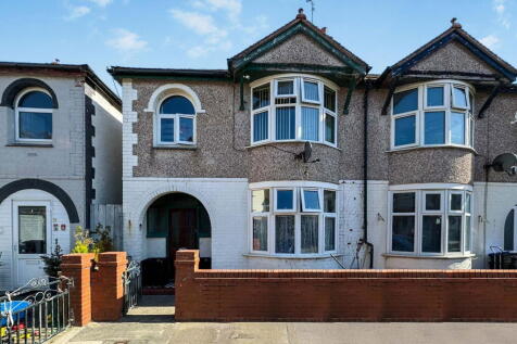 3 Aquarium Crescent, Rhyl... 3 bed semi
