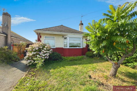 66 Bryn Cwnin, Rhyl, Denbighshire... 3 bed detached bungalow for sale