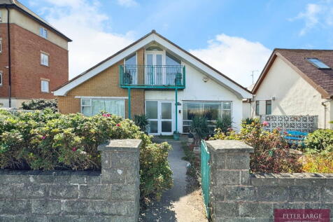 8 Marine Drive, Rhyl, LL18 3AU 3 bed detached bungalow for sale