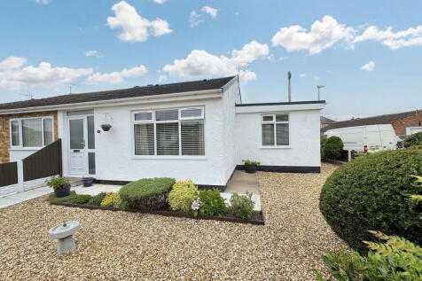 Llys Madoc, Towyn, Conwy, LL22 9NN 1 bed semi