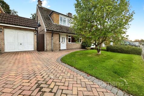 Sheridan Road, Frimley, Camberley 3 bed semi