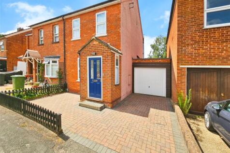 Regent Street, Fleet, Hampshire 2 bed semi