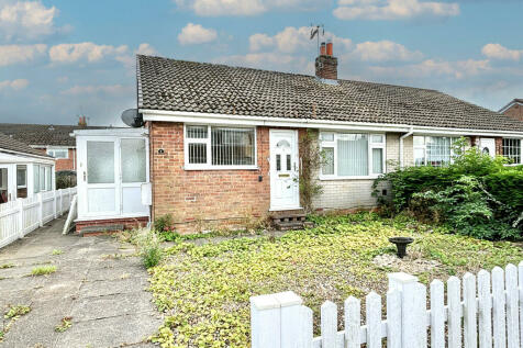 2 bedroom semi-detached bungalow for sale