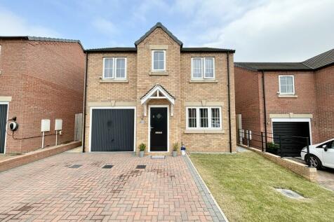 4 bedroom detached house for sale