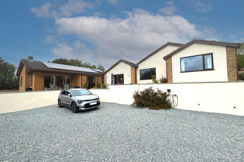 4 bedroom detached bungalow for sale
