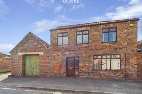 3 bedroom link detached house for sale