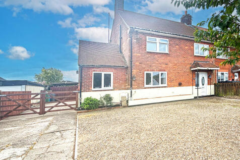 3 bedroom semi-detached house for sale