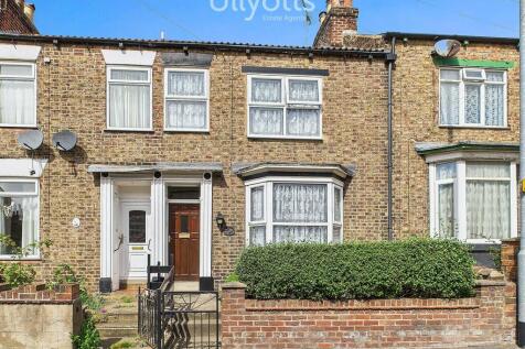 4 bedroom terraced house for sale