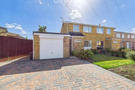 3 bedroom semi-detached house for sale