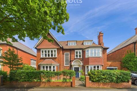 7 bedroom detached house for sale