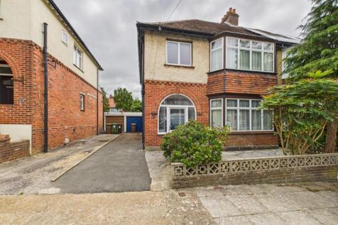 Walberton Avenue, Portsmouth PO6 3 bed semi