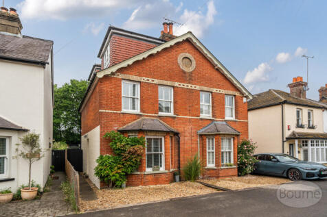 Denby Road, Cobham, Surrey, KT11 3 bed semi